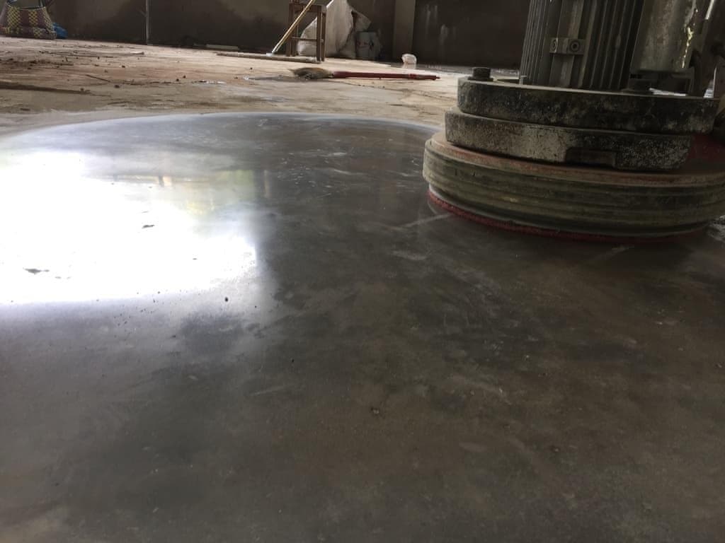 Vì sao cần tăng cứng mài bóng nhà xưởng?